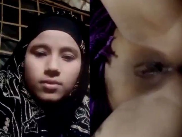 Muslim Wife Showing Beautiful Pussy Cam